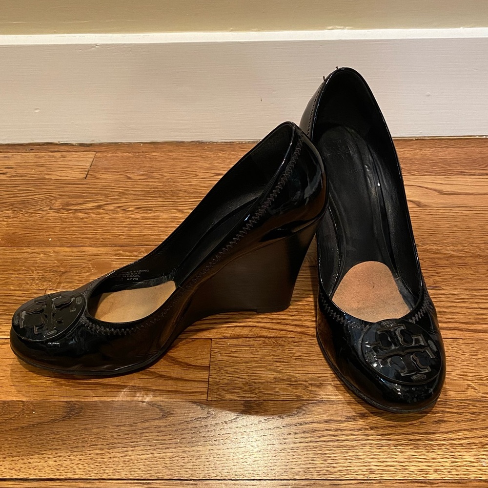 Tory Burch Patent leather wedges!